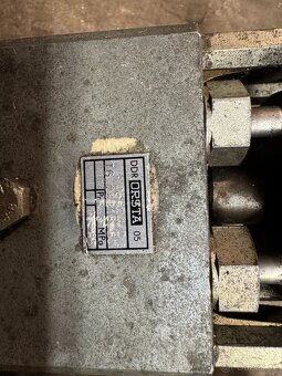 Náhradní díly na UNC 060 - 3