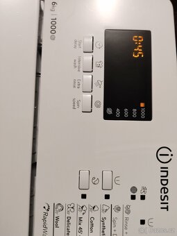 Vrchem plněná pračka Indesit - 3
