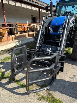 Traktor New Holland T5.95 s nakladačem a kleštěma - 3
