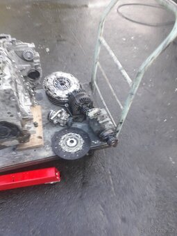 Vw t5 spodek motoru hlava 25 tdi - 3