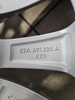 Prodám nové ORIGINÁLNÍ Castor disky 16" na Karoq +letní pne - 3