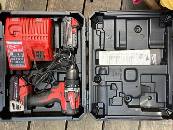Aku vrtačka s příklepem Milwaukee 18V 2x2Ah - 3