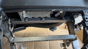 Palubní deska Citroen C4 poslední gen. do OPR 17585 - 3