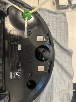 Robotický vysavač iRobot Roomba i7 - 3