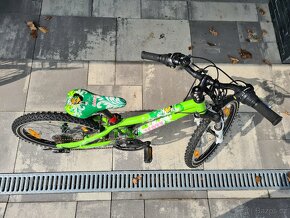 Jízdní kolo a koloběžka - 3