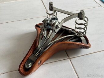 Kožená sedačka na staré jízdní kolo - 3