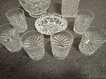 Prodám - Karafa a sklenky + dóza + popelník Top Stav - 3