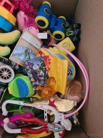 Krabice s hračkami ZDARMA za odvoz..plyšáci, Lego,panenky.. - 3