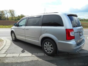 Chrysler Town Country 3,6 Limited 2xDVD, úhly 2011 - 3