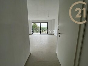 Prodej bytu 4+kk (95 m2) s balkonem a privátní střešní teras - 3