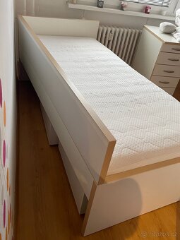 Prodám jednolůžkovou postel s roštem i matrací 90 x 200cm - 3
