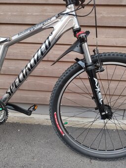 Horské kolo Specialized Stumpjumper M4 stříbrná - 3