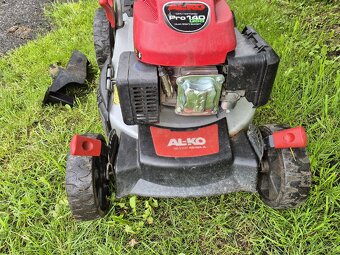 Motorová sekačka Alko s košem a pojezdem. - 3