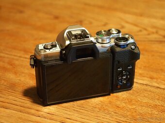 Olympus OM-D E-M10 Mk IV - 3
