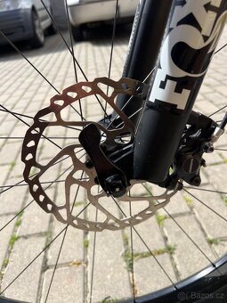 Specialized - vel M - 3