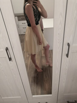 Krátké společenské šaty s krajkou - 3