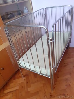 Prodám koš, kredenc a postýlku. - 3