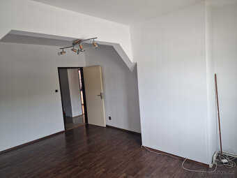 Podkrovní byt 2+1 k pronájmu - 3