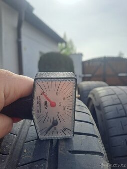 Pirelli P Zero 235/35 R19 UHP - 3