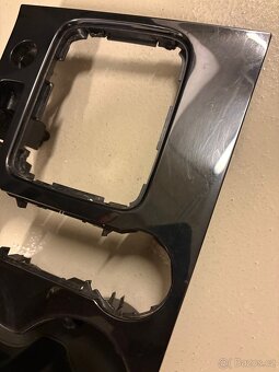 Prodám VW Touareg 7P 2011-2017 středový panel - 3