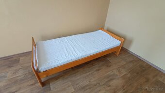Prodám dřevěnou postel s zanovni matrací - 3