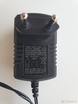 Nabíječka je určena pro elektrická vozítka s napětím 12V, 50 - 3