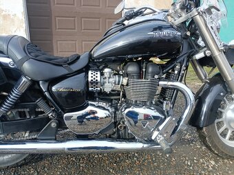Triumph America 865 - 3
