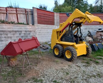 smykový nakladač  KOMATSU SK 09 - 3