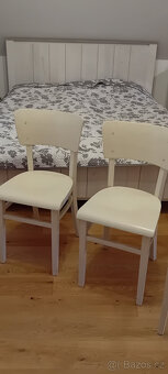 3 staré židle - 3