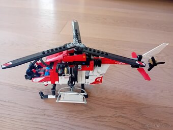 Lego Technic Záchranářský vrtulník - 3