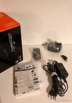 Sony FDR-AX700 4K - 3