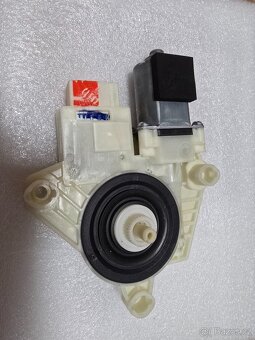 MOTOREK STAHOVANI OKNA 5Q4959812E - 3