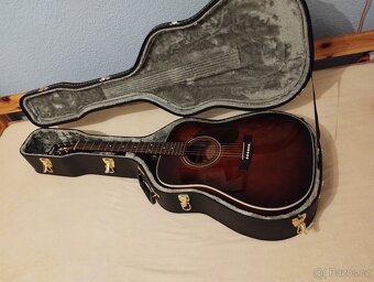 Cort earth 70 brown a kufr - 3