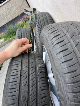 ŠKODA OCTAVIA 5x100 195/65 R15“ letni pneu vzorek cca 6,5mm - 3