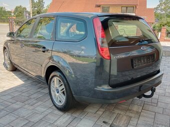 Ford Focus 1,6i 74Kw r.v.8/2006 najeto 119000Km Výbava Ghia - 3