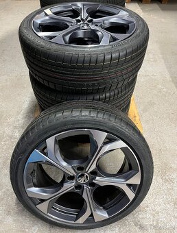 Octavia 4 R19 Nová originální letní sada (2025) - 3