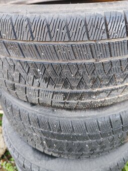 Prodám zimní pneu 235/50r18 - 3