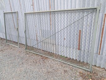 Brána otočná jednokřídlá bez sloupků, dl. 250cm, výška 150cm - 3