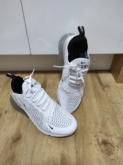 Krásné bílé Nike boty 270 - 3