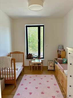 Dřevěná dětská postýlka - 3