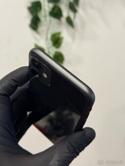 iPhone 11 64GB černý - 3