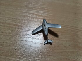 staré hliníkové letadlo - 3