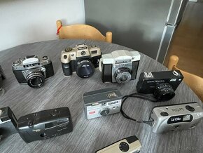 sbírka starých fotoaparátů - 3