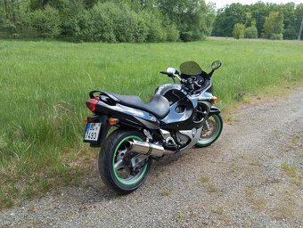 Suzuki GSX 600f - 3