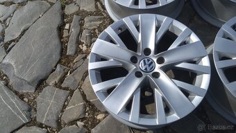 prodám ORIGINÁL al kola 17 5x112 na VW - 3