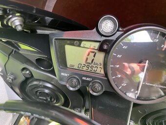 Yamaha R1 - 3