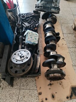Prodám díly motoru volvo - 3