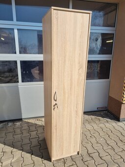 Uzamykatelná šatní skříňka - 3