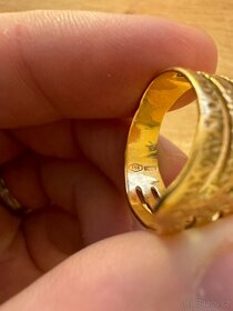 Zlatý prsten, 750 (18 K), průměr 2cm - 3