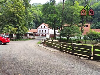 Stavební pozemek 1027 m2, příroda, Oparenské údolí, obec Vel - 3